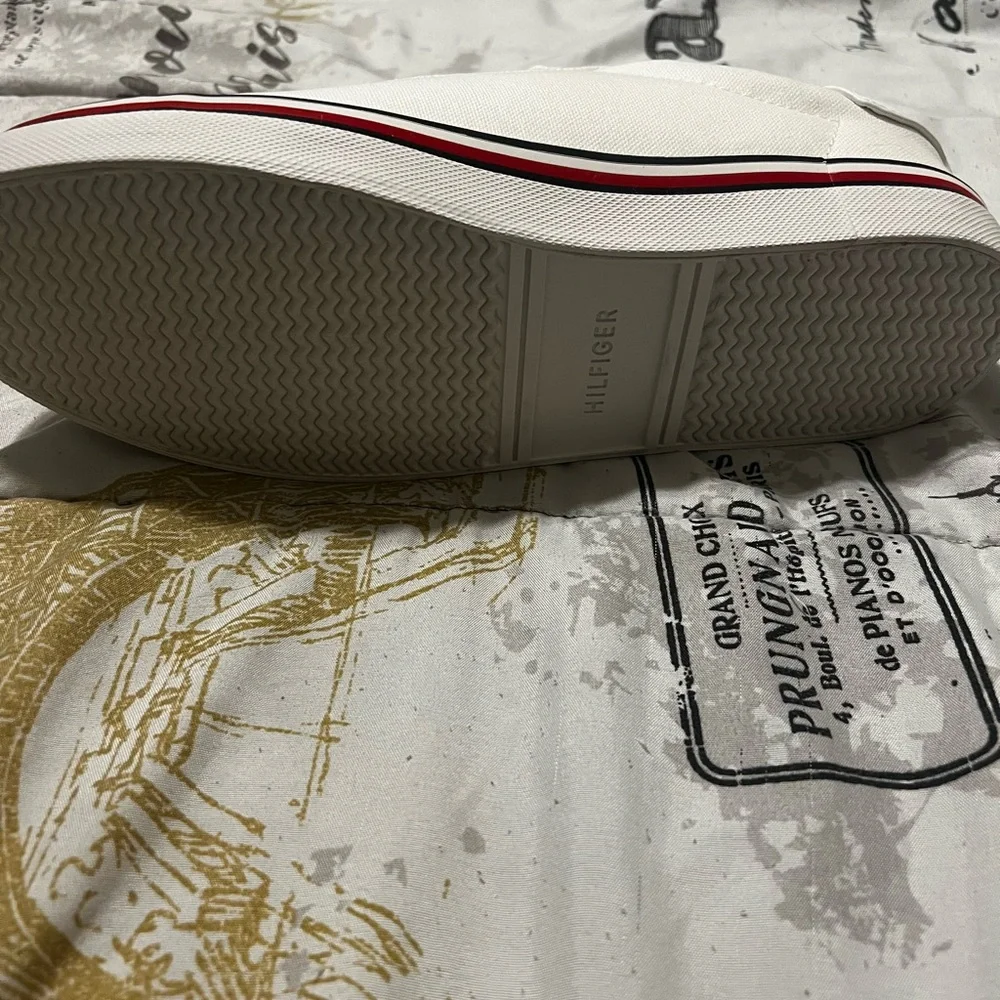 Tommy Hilfiger Fressian Lace-Up Sneakers - Picture 8 of 9